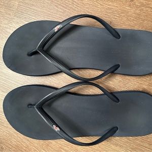 American Eagle Flip Flops